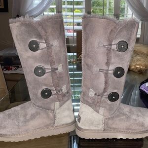 Grey Uggs